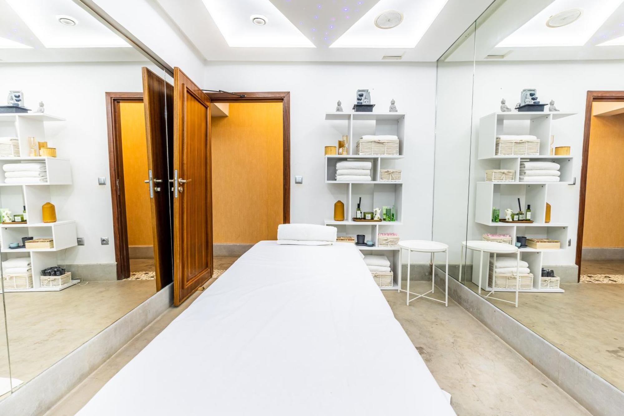 One Hotel คาซาบลังกา ภายนอก รูปภาพ Treatment room at the Harley Street Clinic