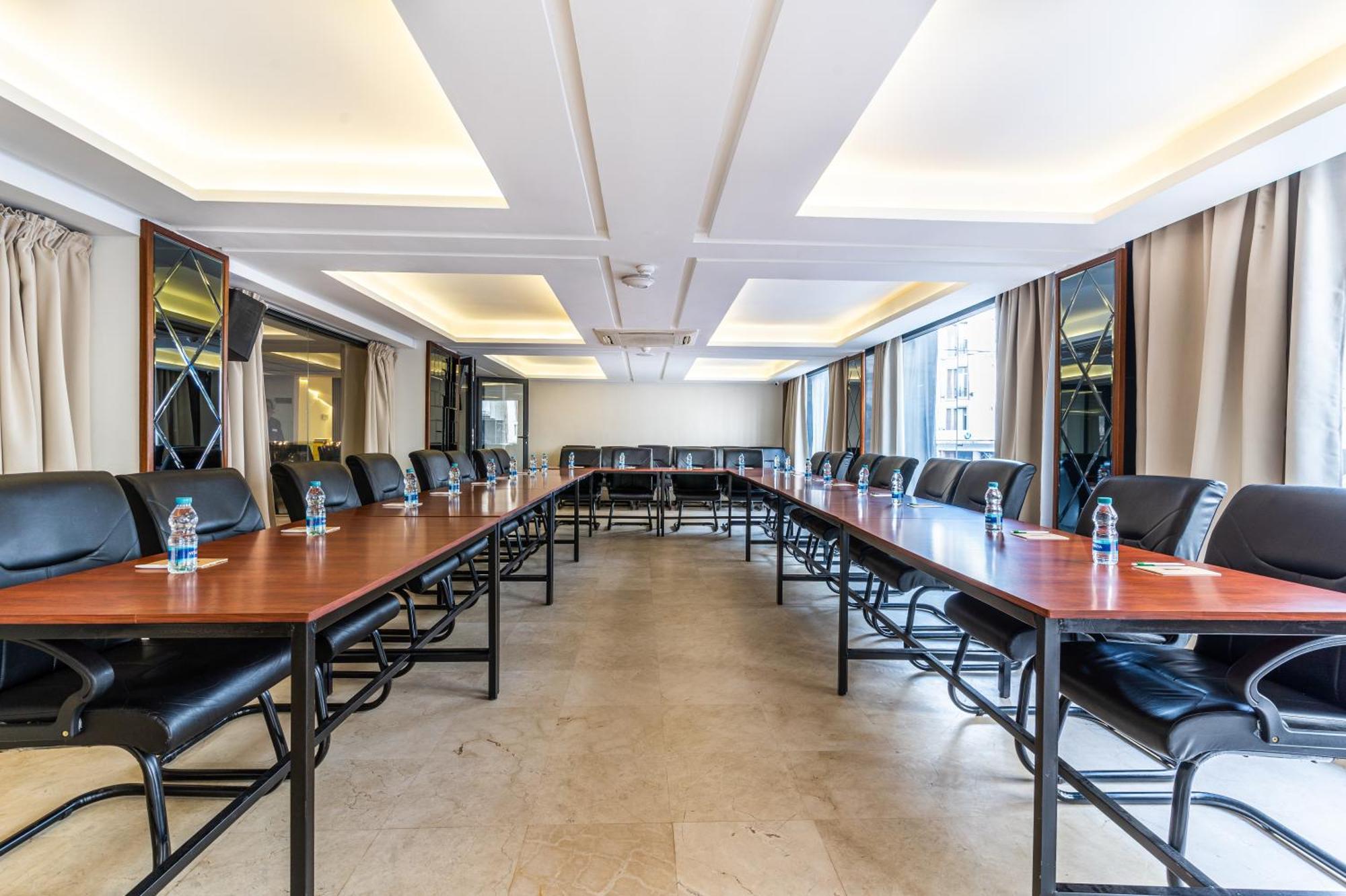 One Hotel คาซาบลังกา ภายนอก รูปภาพ The meeting room of the African Union