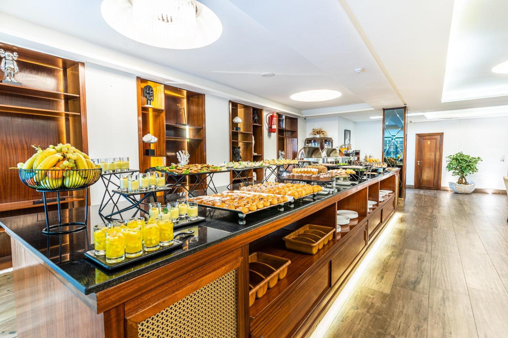 One Hotel คาซาบลังกา ภายนอก รูปภาพ The buffet at the airport
